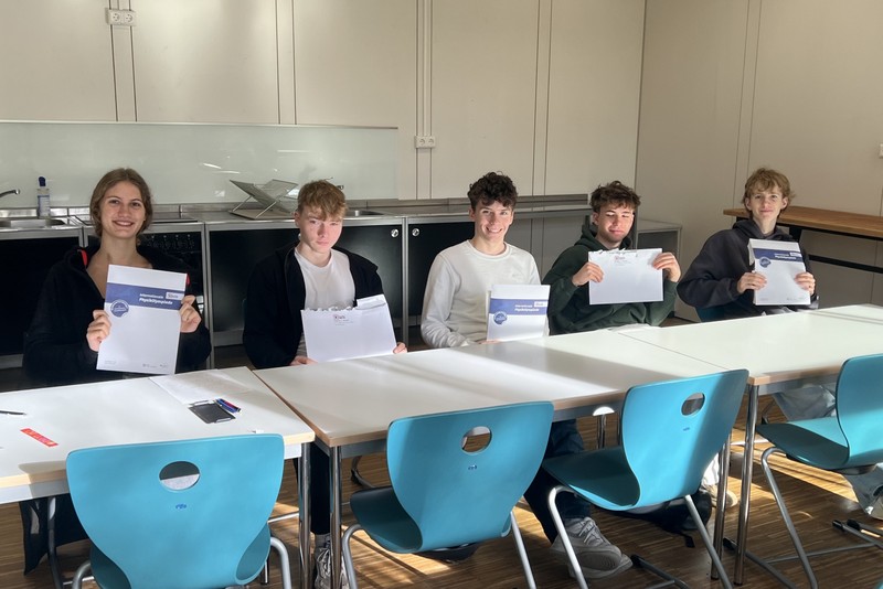 Teilnehmer der 2. Runde der Physikolympiade am TMG in Stutensee